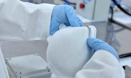 Israele inaugura la prima linea di produzione di maschere COVID19