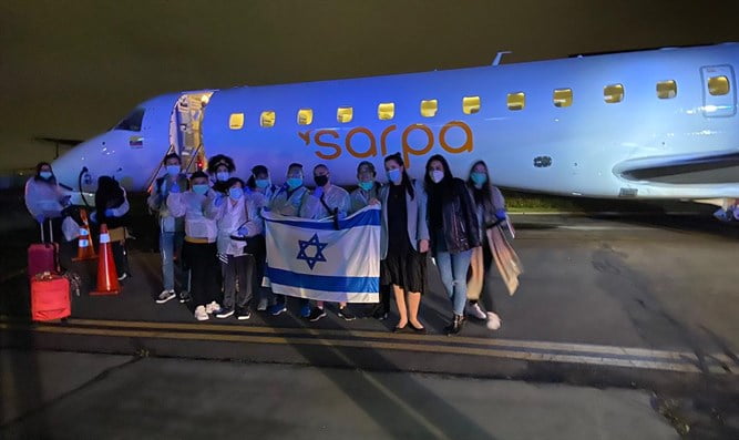 200 israeliani tornano a casa dopo essere stati bloccati in America Centrale dal virus