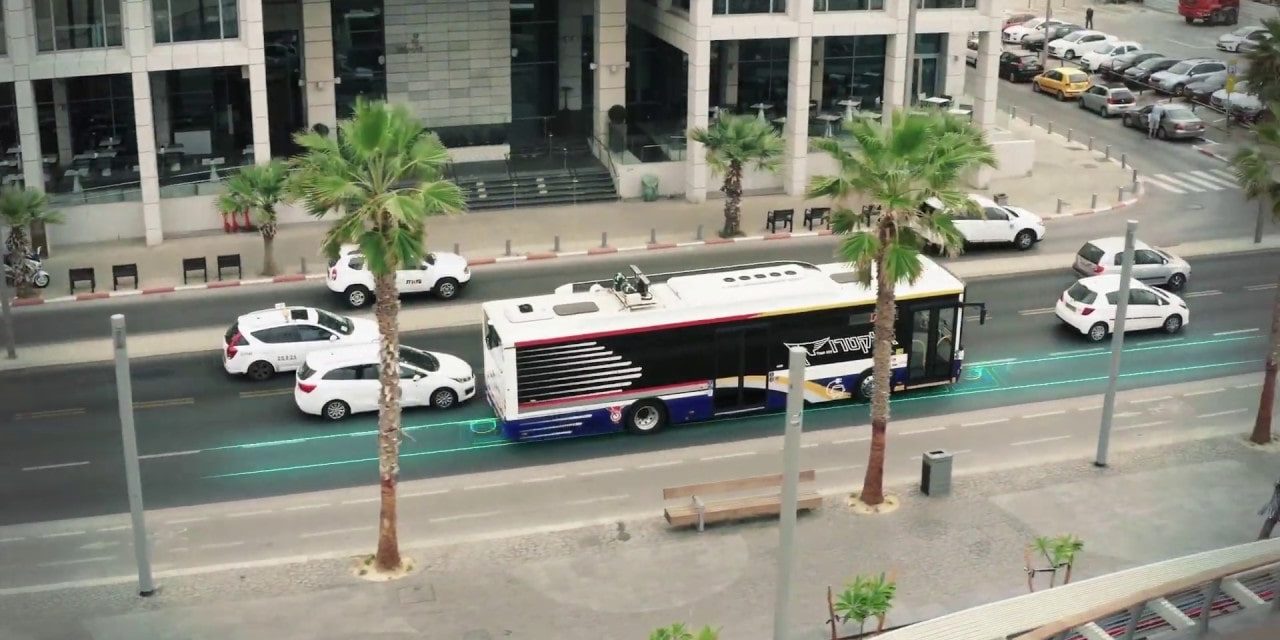 Tel Aviv lancia un progetto pilota per ricaricare i bus su strada
