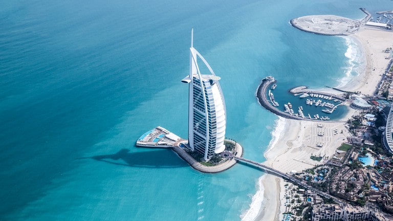 Gli hotel degli Emirati Arabi Uniti offriranno pasti kosher