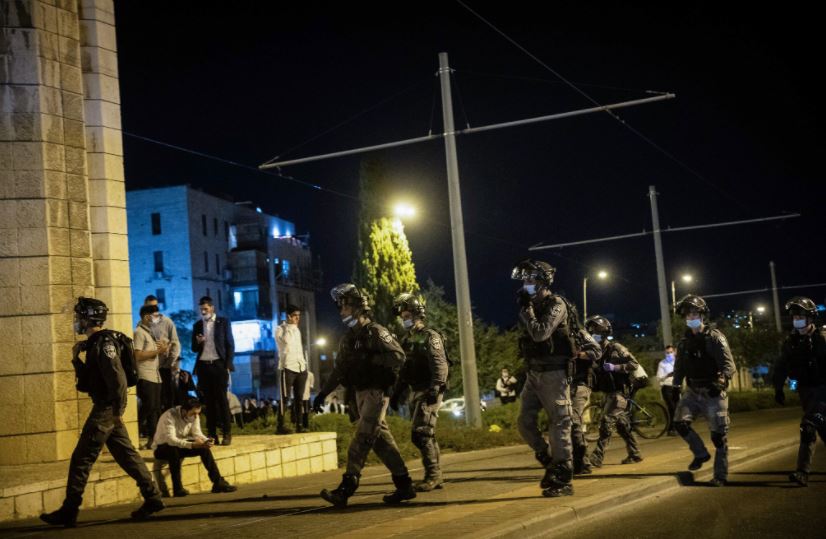 La polizia si prepara alle violazioni delle regole contro il COVID19