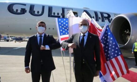 La delegazione del Bahrein arriva in Israele