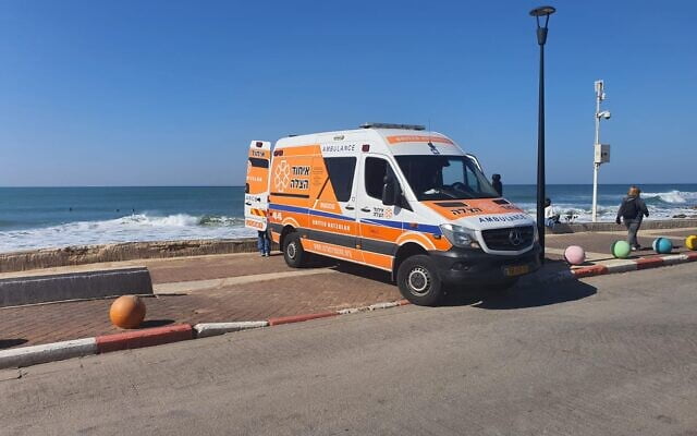 Israele: il vaccino e quel giro in spiaggia per i sopravvissuti all’Olocausto