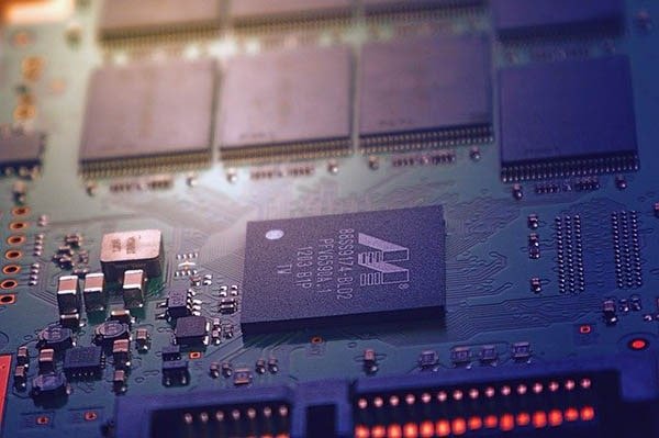 Con l’aumento della domanda globale di microchip, i giganti puntano tutto su Israele