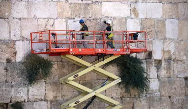 Sottoposte ad ispezione le pietre del Muro Occidentale