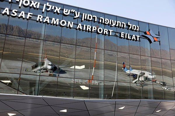 I palestinesi iniziano a volare dall’aeroporto israeliano Ramon International