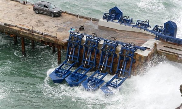 Per la prima volta, Eco Wave fornirà elettricità generata dalle onde del mare