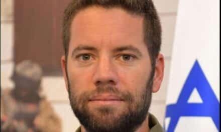 L’ufficiale Arnon Zmora muore per le ferite riportate nel raid