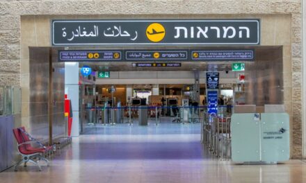 Le compagnie aeree sospendono i voli